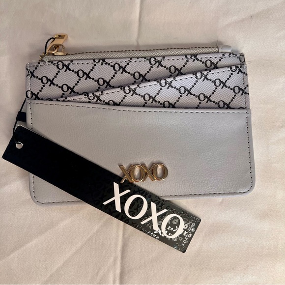 NWT 🥀 XOXO Women's Faux Leather Wallet Credit Card Holder - Picture 2 of 6